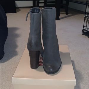 Sam Edelman gray snake skin ankle boots size 10